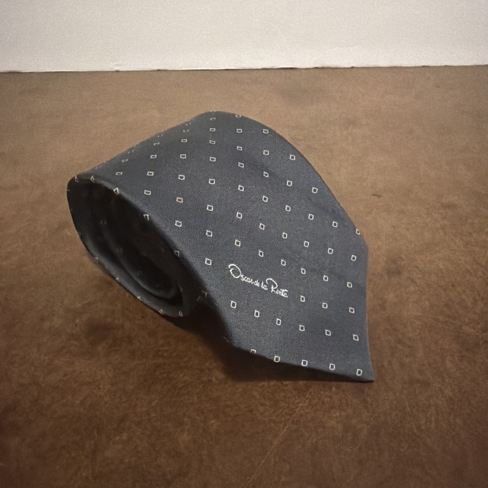 Oscar De La Renta Mens Navy Blue Red Polka Dot Tie